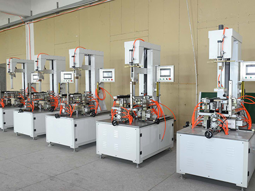 天地蓋機(jī)的圍邊機(jī)特點(diǎn)是什么？